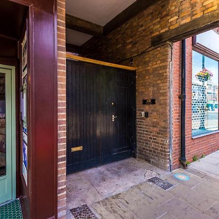 Bright 1-Bed Apartment In Chester By 53 Degrees Property, Ideal For Professionals & Couples, Great Location - Sleeps 4 エクステリア 写真